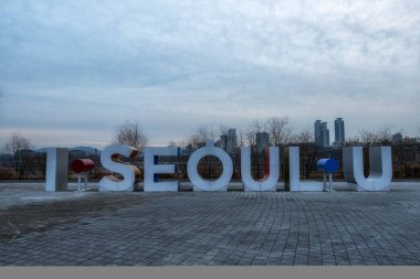 Seni Tukseom 'da imzalarken gördüm