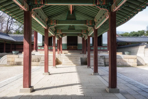 韓国ソウルの昌徳宮で撮影されたHuijeongdangホール建築要素 — ストック写真