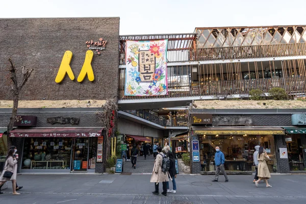 Insadong Complexo Ssamziegil Uma Famosa Atração Turística Localizada Rua Insadong — Fotografia de Stock