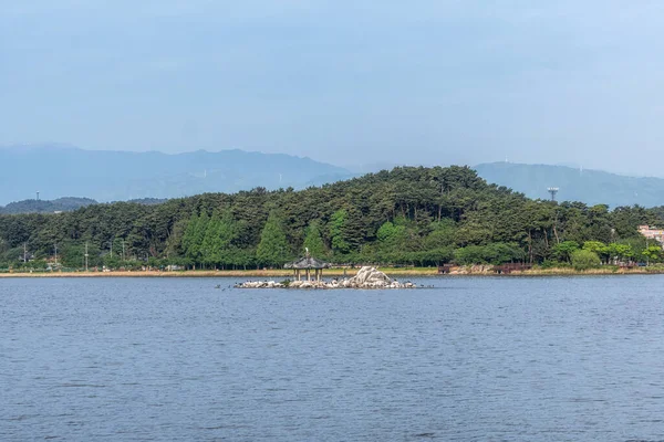 Wolpajeong Pavilhão Meio Lago Gyeongpoho Lar Muitas Aves Migratórias Tomada — Fotografia de Stock