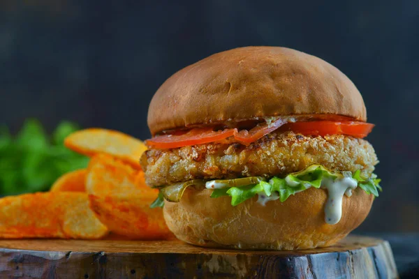 Tavuk Pirzolası Domatesli Hamburger — Stok fotoğraf