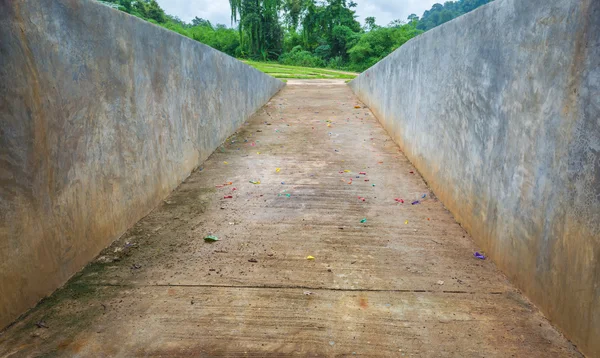 Пустой велосипедной дорожки сделать с бетоном . — стоковое фото