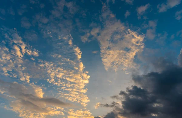 Изображение Облачного Неба Заката Использования Заднем Плане — стоковое фото