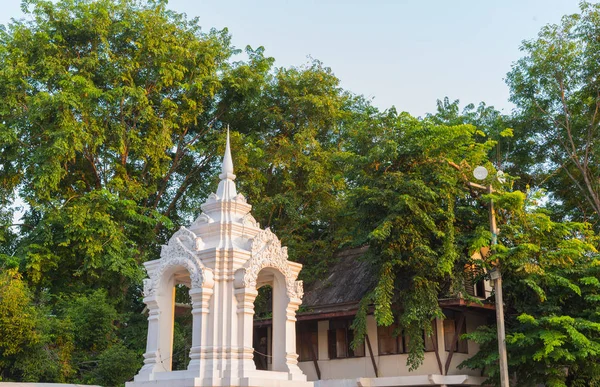 Buddhistiska pagoden i Chiang Mai, thailand — Stockfoto