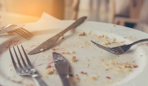 Small piece of cake left on the plate. — Stock Photo, Image