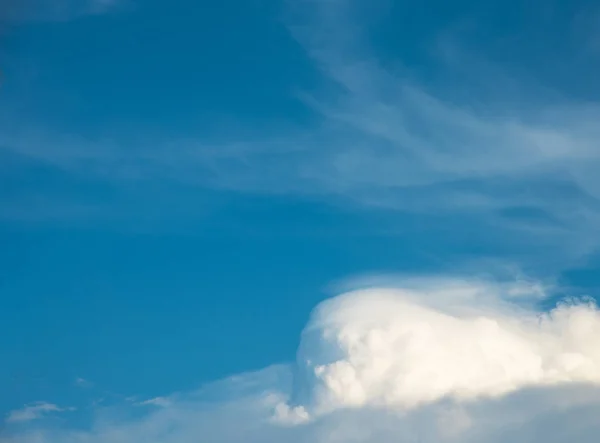 Gambar Langit Biru Dan Awan Putih Pada Hari Waktu Untuk — Stok Foto