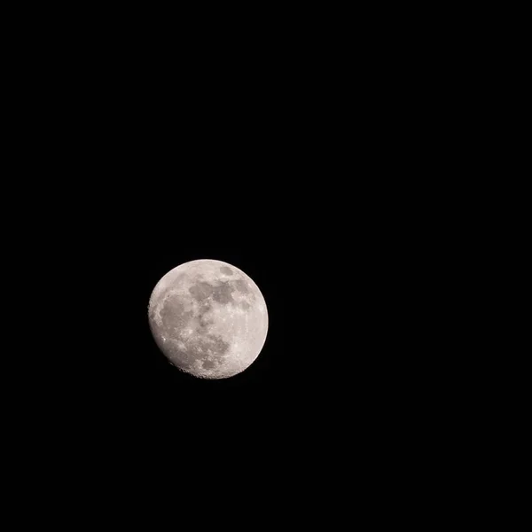 Luna llena con imagen de cielo despejado . — Foto de Stock