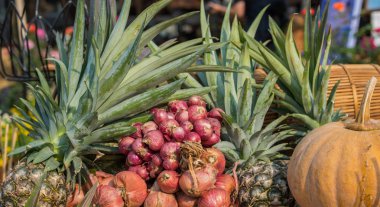 Hindistan cevizi soğan ve ananas arka planı için.