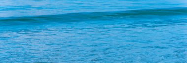 Arkaplan için deniz kıyısındaki dalgaların görüntüsü.