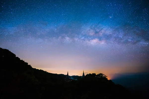 Μακράς Έκθεσης Εικόνα Shot Του Γαλακτώδη Αστέρια Τρόπο Στο Βουνό — Φωτογραφία Αρχείου