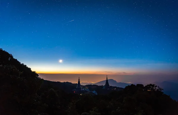 Jitřní hvězdy na hoře . — Stock fotografie