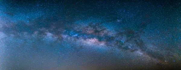 Céu azul bonito e maneira leitosa . — Fotografia de Stock