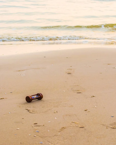 Sandglas Sand Med Våg Och Hav Mjukt Fokus Bakgrunden Makro — Stockfoto