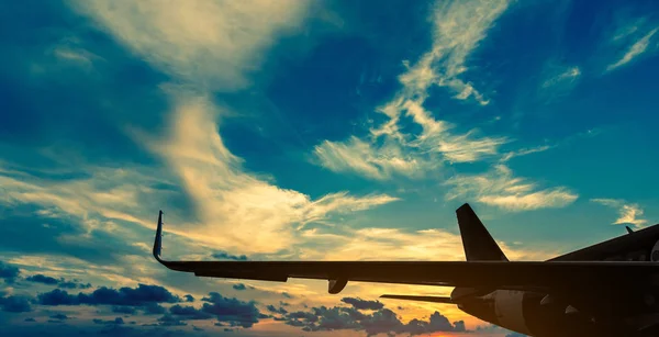 Imagem Asa Avião Com Fundo Céu Manhã — Fotografia de Stock