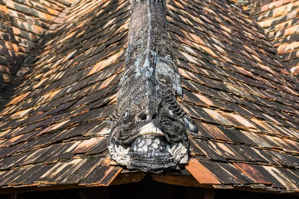 Thai's temple háttér kép-ban tető. — Stock Fotó