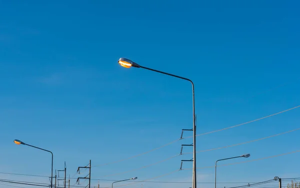 明るい電球ランプ ポスト — ストック写真