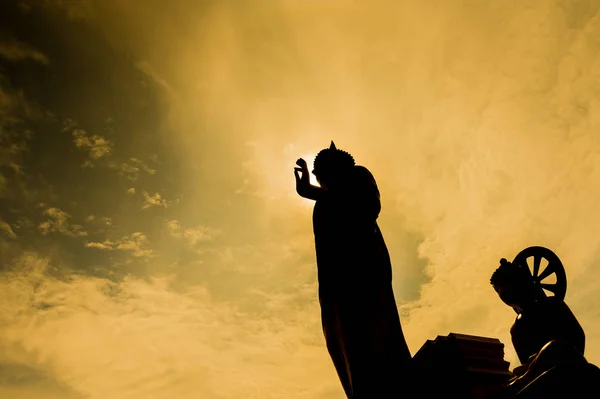 Immagine silhouette della statua di Buddha . — Foto Stock