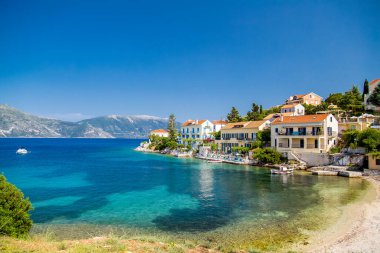 Sahilden Yunanistan 'ın küçük bir kasabası olan Kefalonia' ya