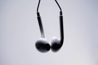 Beyaz arkaplan ile beyaz efefon.