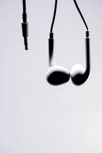 Silhouette White Earphone White Background Copy Space — Stock Photo, Image
