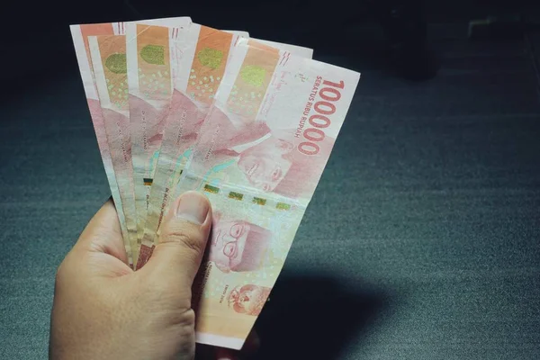 Primer Plano Del Dinero Rupia Indonesia Con Fondo Oscuro —  Fotos de Stock