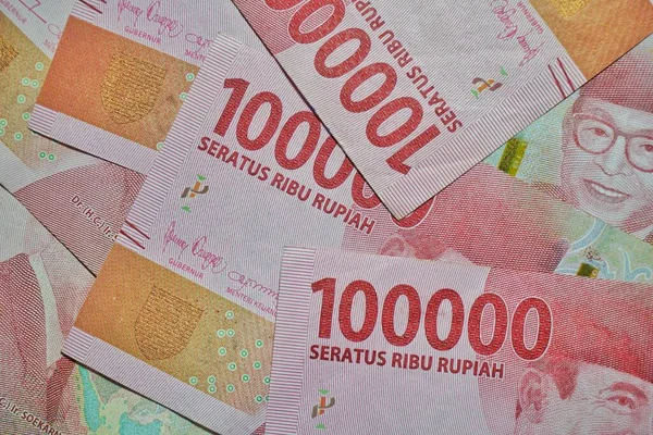 Primer Plano Del Dinero Rupia Indonesia Con Fondo Oscuro —  Fotos de Stock