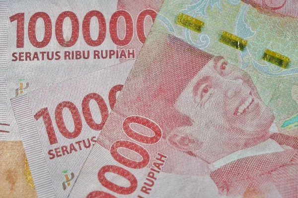 Primer Plano Del Dinero Rupia Indonesia Con Fondo Oscuro —  Fotos de Stock