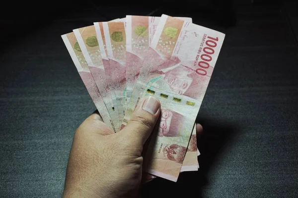 Primer Plano Del Dinero Rupia Indonesia Con Fondo Oscuro —  Fotos de Stock