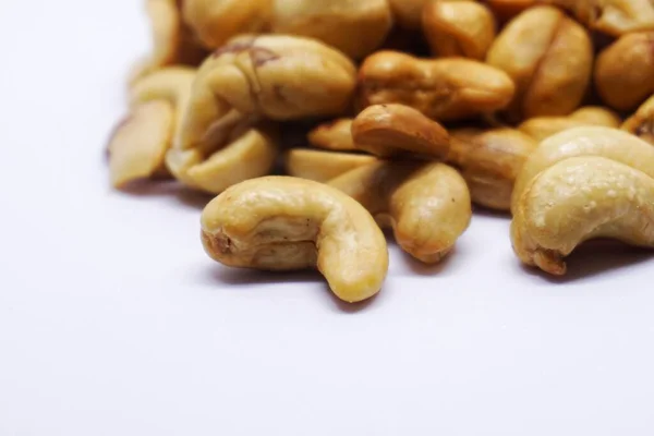 Kacang Mete Dengan Latar Belakang Putih — Stok Foto
