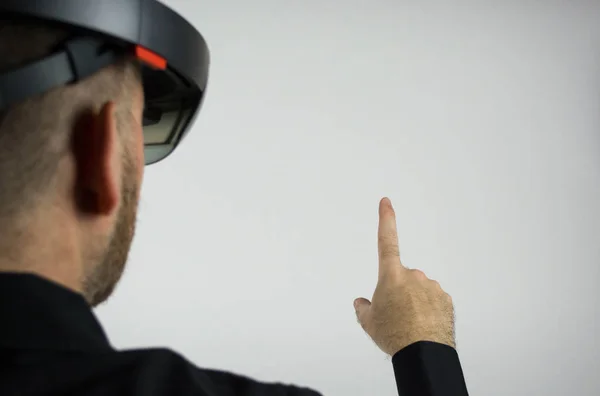 Ember egymásra hat-val hologram által Hololens — Stock Fotó