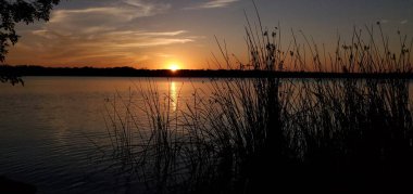 Dallas 'ta gölde gün batımı