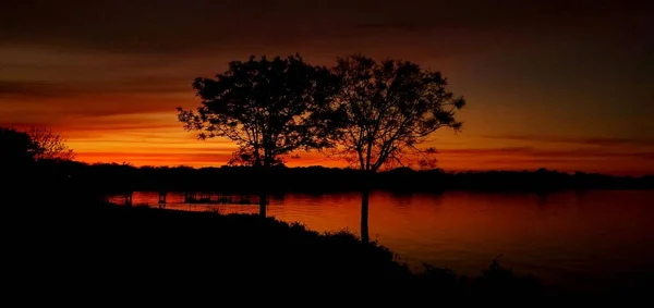 湖上的夕阳 — 图库照片