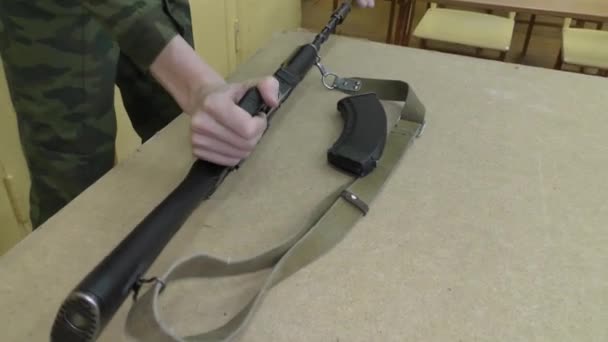 Disassembly-Assembly of the Kalashnikov — Stock Video