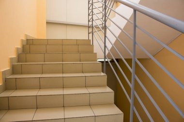 merdiven korkulukları ile