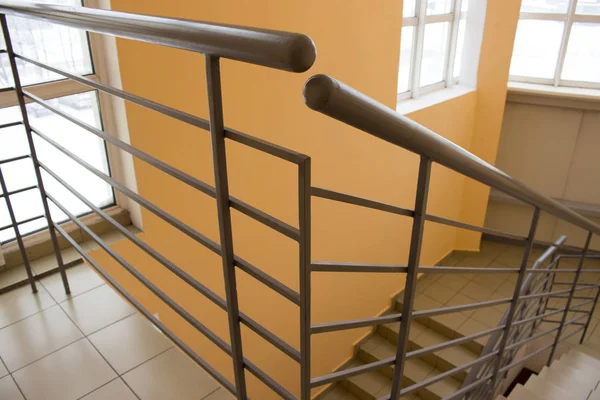Escadas com grades — Fotografia de Stock