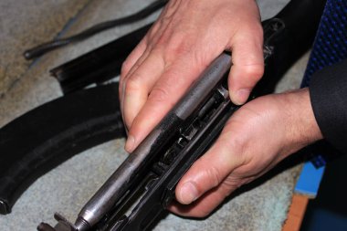 Kalaşnikof saldırı tüfeğinin montajı bitti.