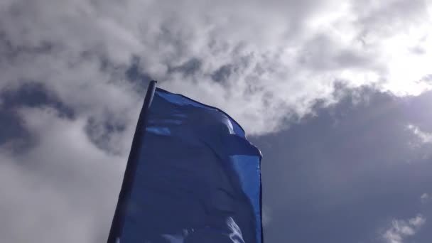 Bandera en el viento — Vídeos de Stock