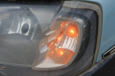 Boyutlu farları ve arabanın farları