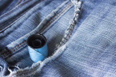 Tel, iğne, eski kot makarası