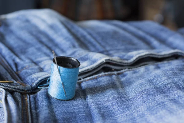 Tel, iğne, eski kot makarası