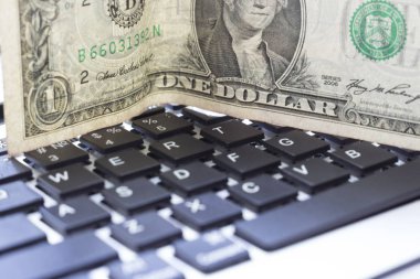 dólar y teclado