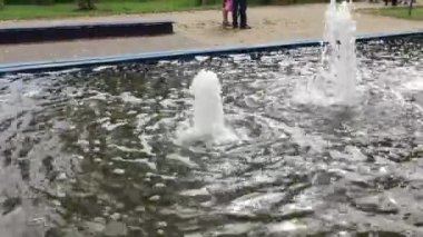 yaz aylarında küçük bir çeşme