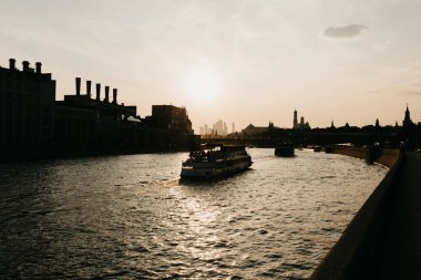  Moskova Nehri 'nde gün batımı