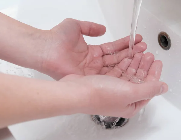 Lavado de manos como prevención de enfermedades, limpieza e higiene — Foto de Stock