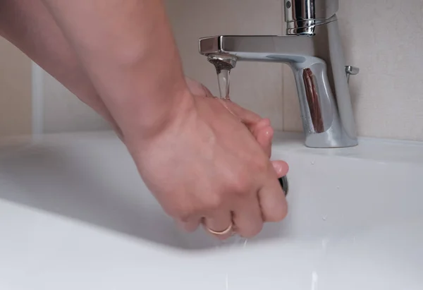 Lavagem das mãos como prevenção de doenças, limpeza e higiene — Fotografia de Stock