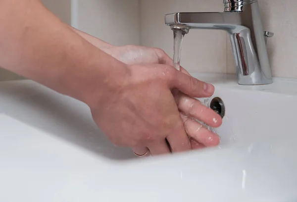 Lavagem das mãos como prevenção de doenças, limpeza e higiene — Fotografia de Stock
