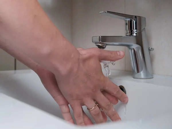 Lavagem das mãos como prevenção de doenças, limpeza e higiene — Fotografia de Stock