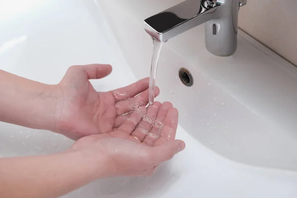 Lavage des mains comme prévention des maladies, propreté et hygiène — Photo