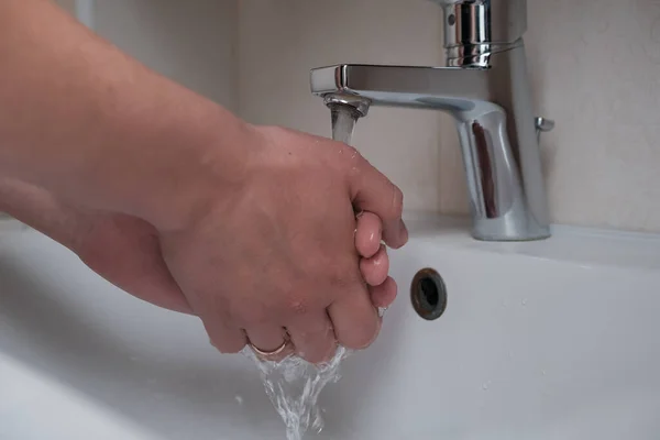 Lavado de manos como prevención de enfermedades, limpieza e higiene —  Fotos de Stock