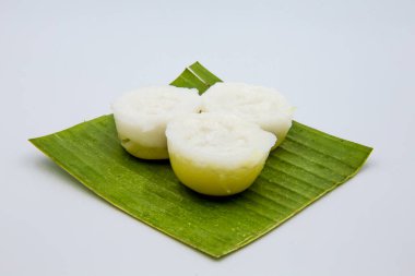 Tayland hindistan cevizi sütü kreması - Muz yapraklı Khanom Thuai.